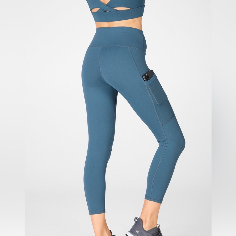 Fabletics On The Go Powerhold High Waisted Capri Leggings